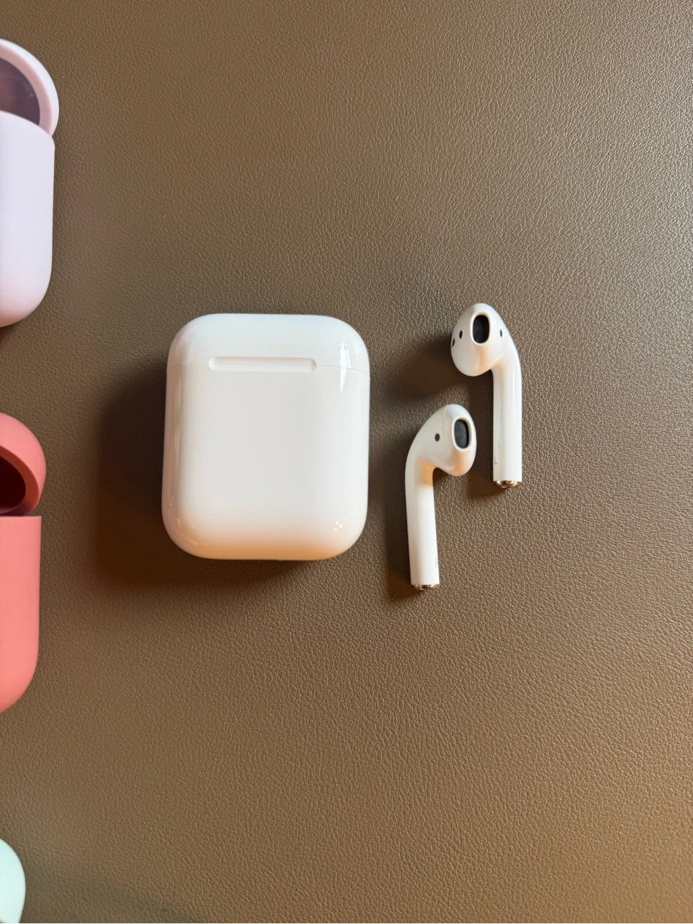 Apple AirPods Gen. 2 + 6 Case Bundle